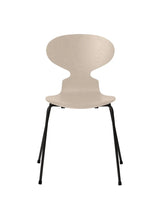 3101 Myren Stol i farvet ask af Arne Jacobsen - Light Beige / Sort - Jacobsen Plus