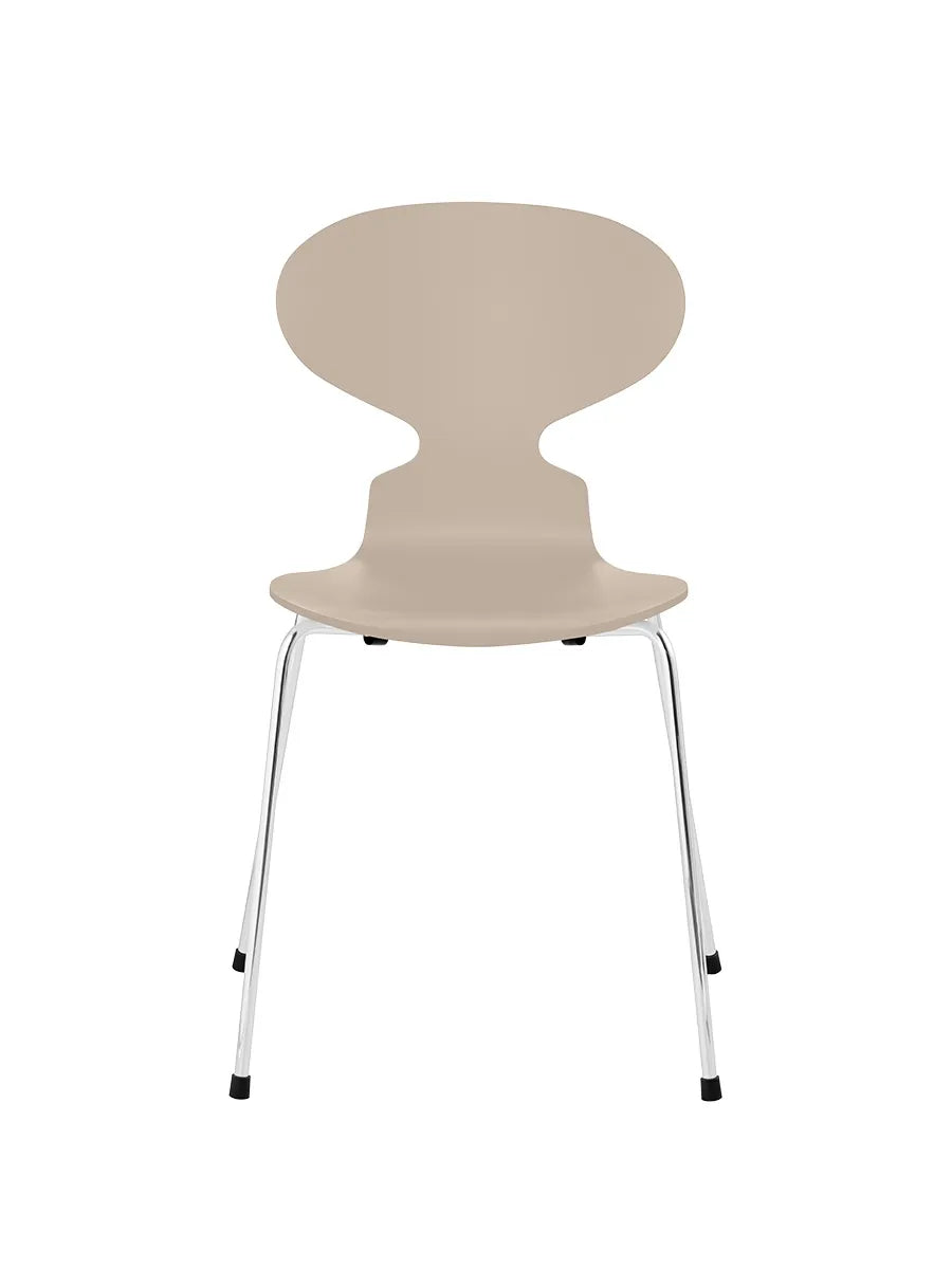 3101 Myren Stol lakeret af Arne Jacobsen - Light Beige / Krom - Jacobsen Plus