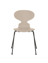 3101 Myren Stol lakeret af Arne Jacobsen - Light Beige / Warm Graphite - Jacobsen Plus
