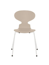 3101 Myren Stol lakeret af Arne Jacobsen - Light Beige / Hvid - Jacobsen Plus