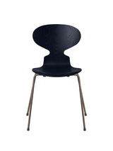 3101 Myren Stol i farvet ask af Arne Jacobsen - Midnight Blue / Brown Bronze - Jacobsen Plus