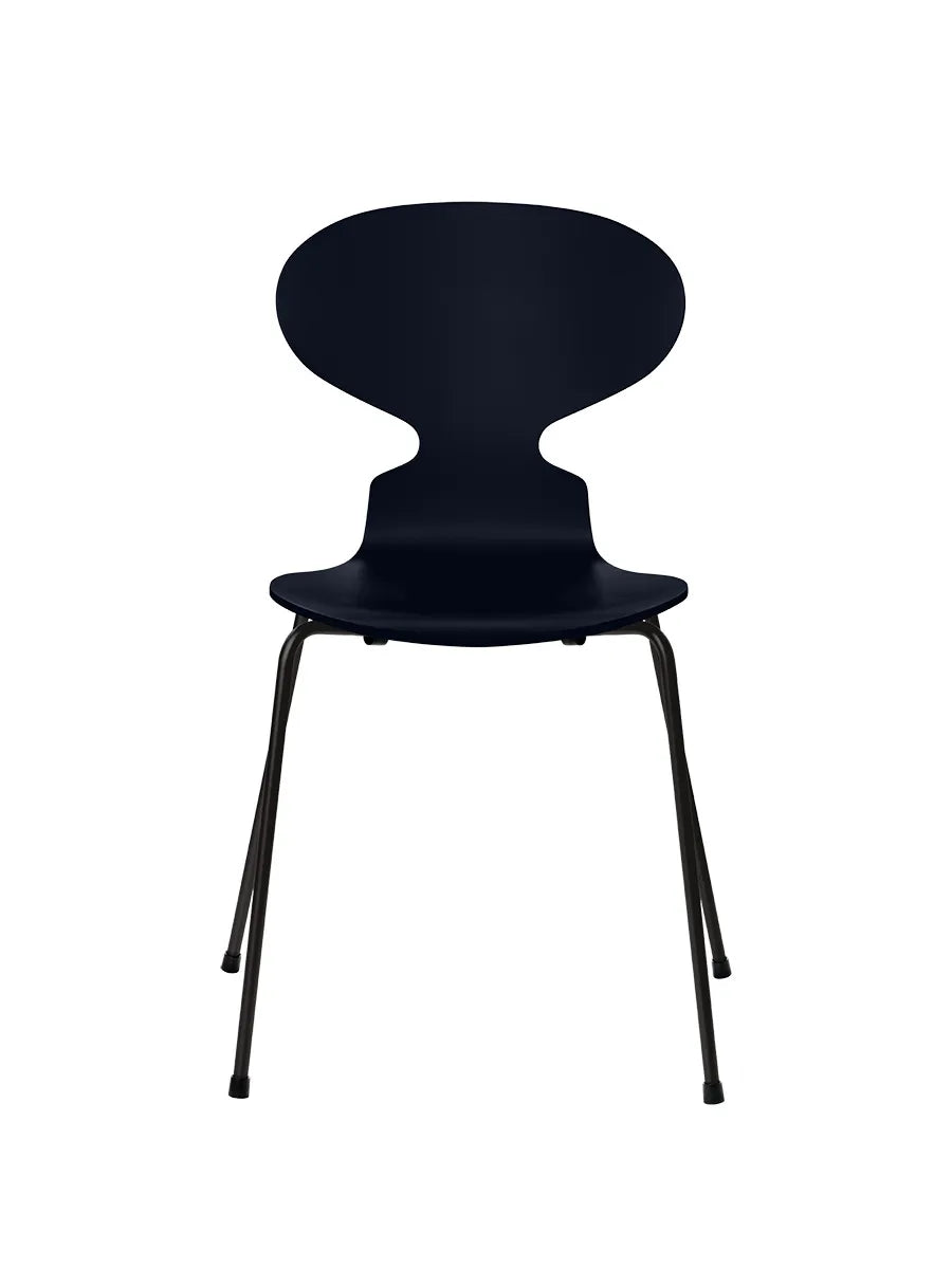 3101 Myren Stol lakeret af Arne Jacobsen - Midnight Blue / Sort - Jacobsen Plus