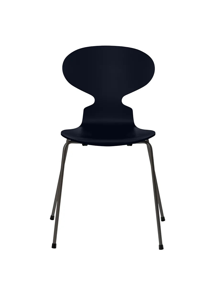 3101 Myren Stol lakeret af Arne Jacobsen - Midnight Blue / Warm Graphite - Jacobsen Plus