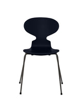 3101 Myren Stol lakeret af Arne Jacobsen - Midnight Blue / Warm Graphite - Jacobsen Plus