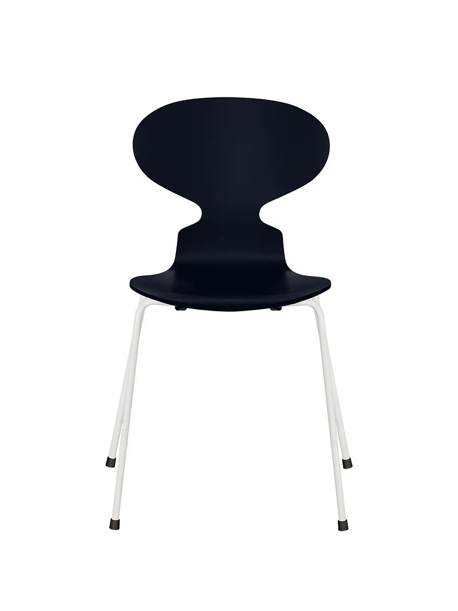 3101 Myren Stol lakeret af Arne Jacobsen - Midnight Blue / Hvid - Jacobsen Plus