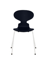 3101 Myren Stol lakeret af Arne Jacobsen - Midnight Blue / Hvid - Jacobsen Plus