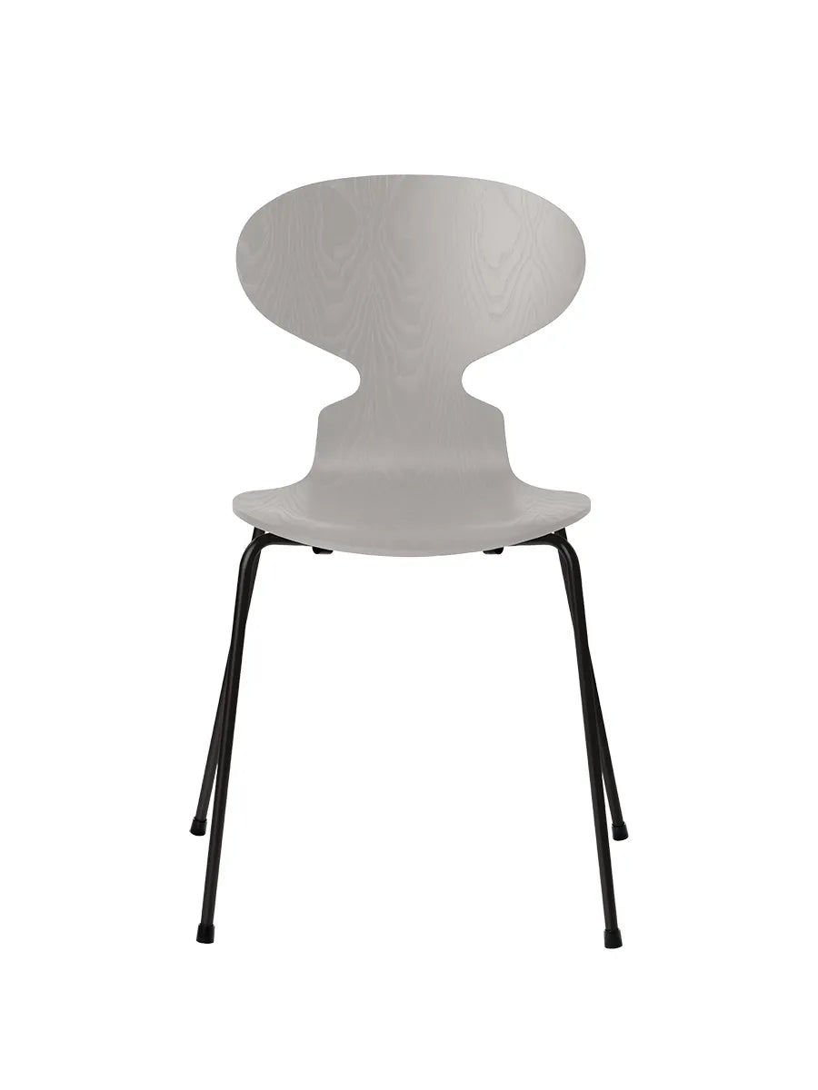 3101 Myren Stol i farvet ask af Arne Jacobsen - Nine Grey / Sort - Jacobsen Plus