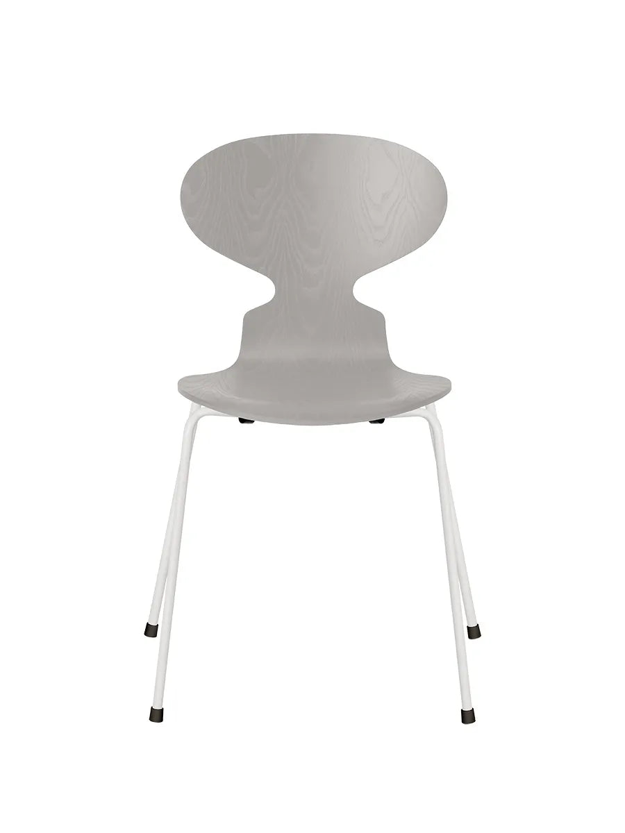 3101 Myren Stol i farvet ask af Arne Jacobsen - Nine Grey / Hvid - Jacobsen Plus