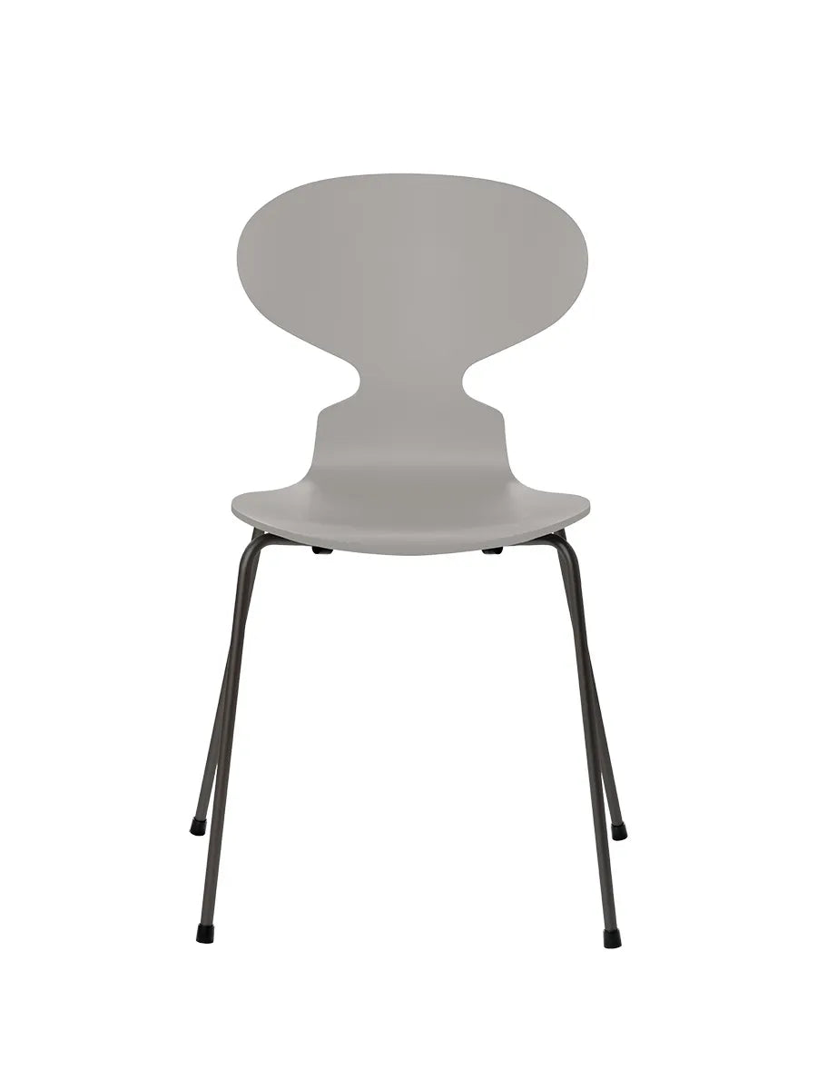 3101 Myren Stol lakeret af Arne Jacobsen - Nine Grey / Warm Graphite - Jacobsen Plus