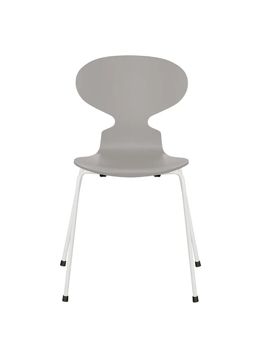3101 Myren Stol lakeret af Arne Jacobsen - Nine Grey / Hvid - Jacobsen Plus