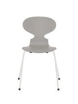 3101 Myren Stol lakeret af Arne Jacobsen - Nine Grey / Hvid - Jacobsen Plus