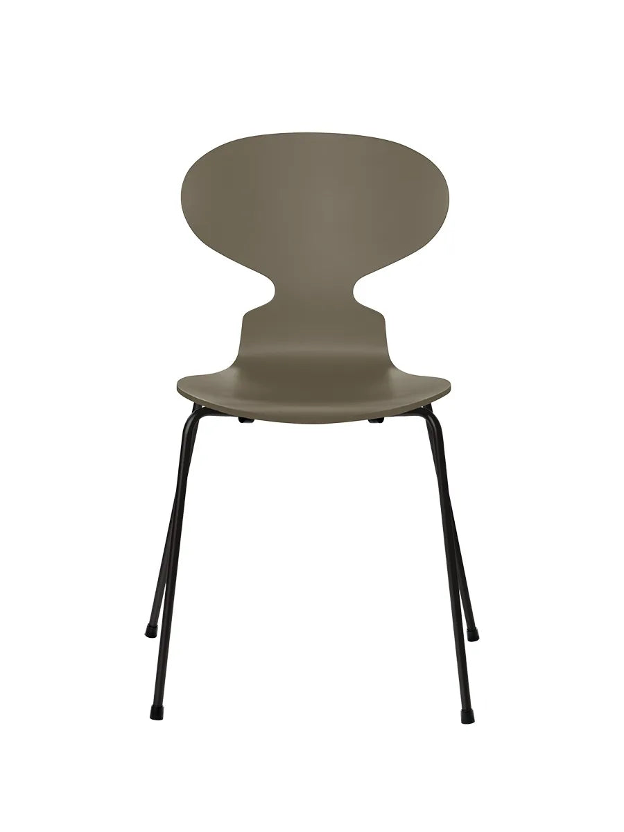 3101 Myren Stol lakeret af Arne Jacobsen - Olive Green / Sort - Jacobsen Plus