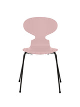 3101 Myren Stol lakeret af Arne Jacobsen - Pale Rose / Sort - Jacobsen Plus