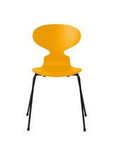3101 Myren Stol i farvet ask af Arne Jacobsen - True Yellow / Sort - Jacobsen Plus