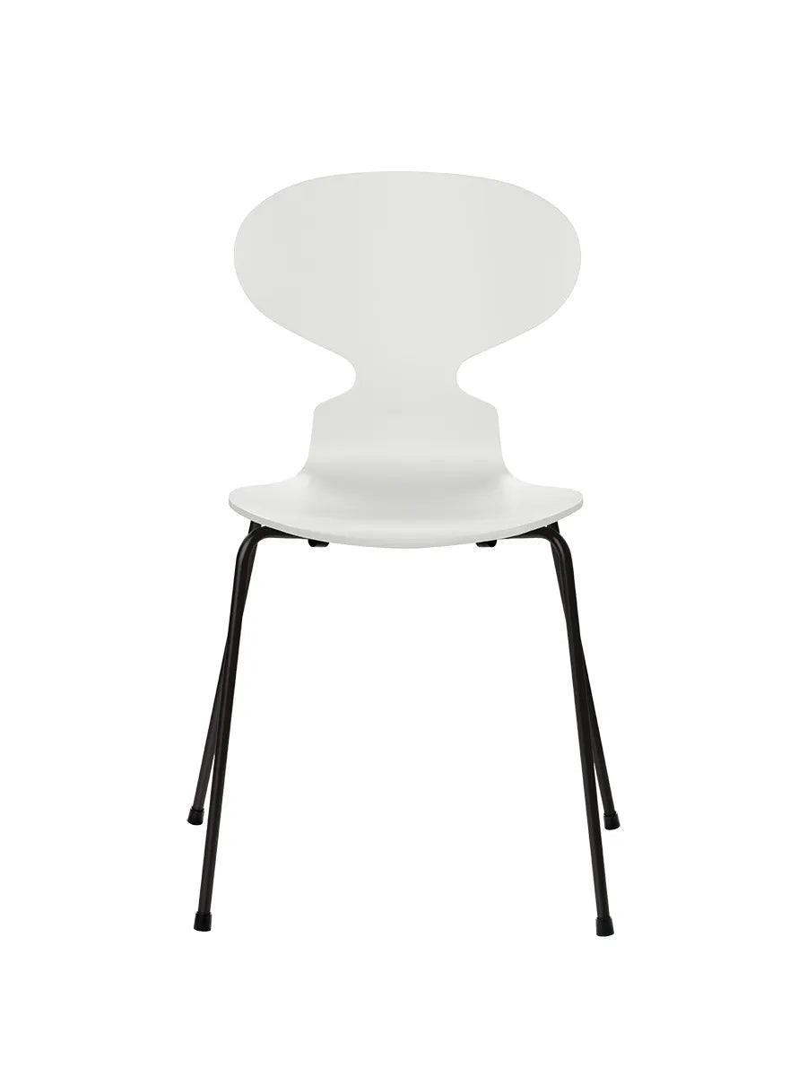 3101 Myren Stol lakeret af Arne Jacobsen - Hvid / Sort - Jacobsen Plus
