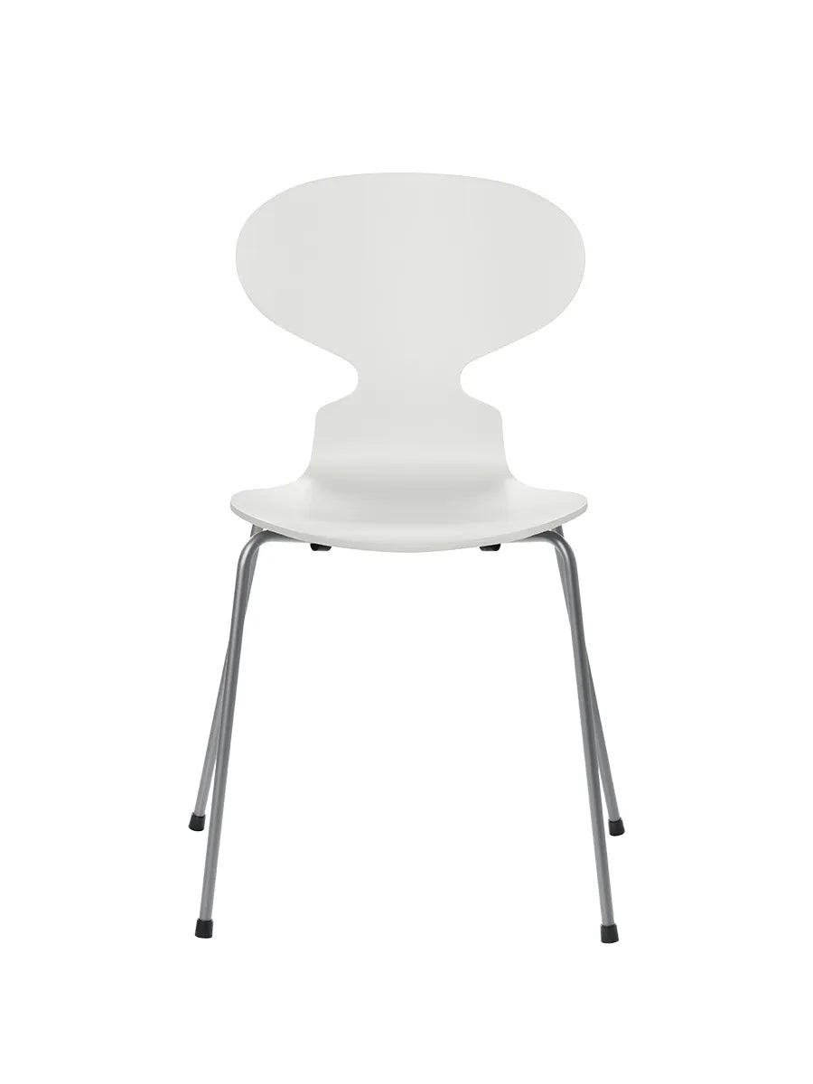 3101 Myren Stol lakeret af Arne Jacobsen - Hvid / Silver Grey - Jacobsen Plus