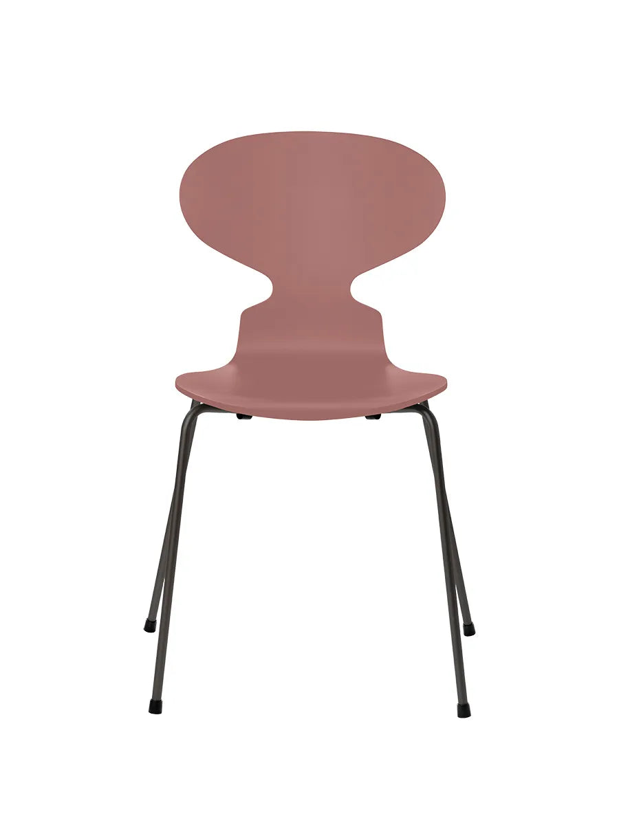 3101 Myren Stol lakeret af Arne Jacobsen - Wild Rose / Warm Graphite - Jacobsen Plus