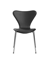 3107 Serie 7 Stol, forsidepolstret af Arne Jacobsen - Sortfarvet ask (finér) / Sort Essential læder - Jacobsen Plus