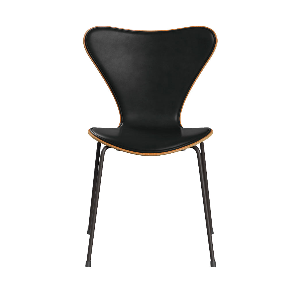 Fritz Hansen - 3107 stol, naturfiner og forsidepolstret i Grace læder - Kirsebær - Sort læder - Warm Graphite stel - Jacobsen Plus