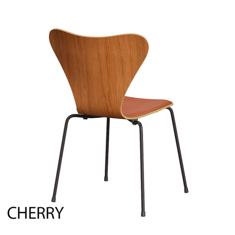 Fritz Hansen - 3107 stol, naturfiner og forsidepolstret i Grace læder - Bøg - Sort læder - Krom stel - Jacobsen Plus