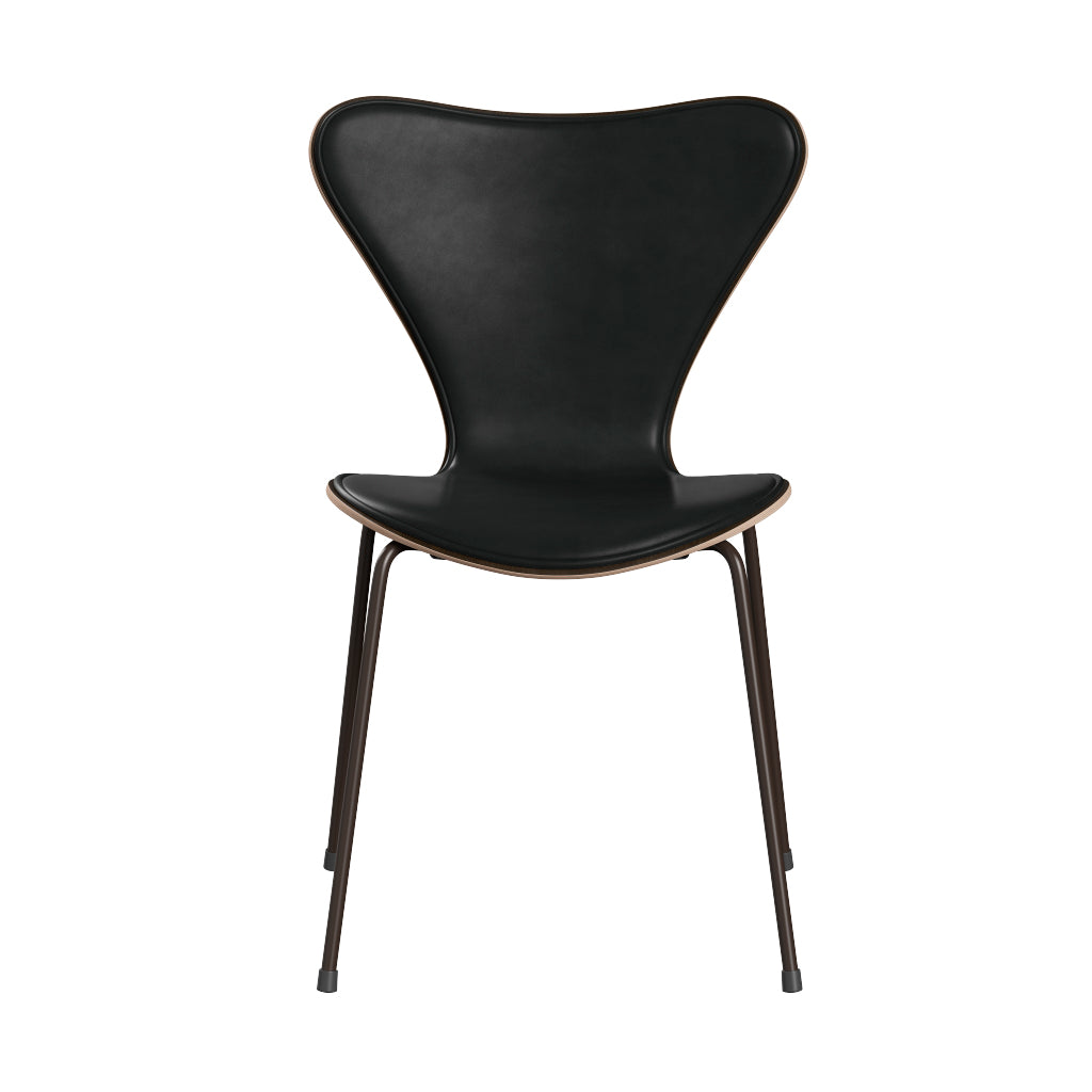 Fritz Hansen - 3107 stol, naturfiner og forsidepolstret i Grace læder - Mørkbejdset eg- Sort læder - Brown Bronze stel - Jacobsen Plus