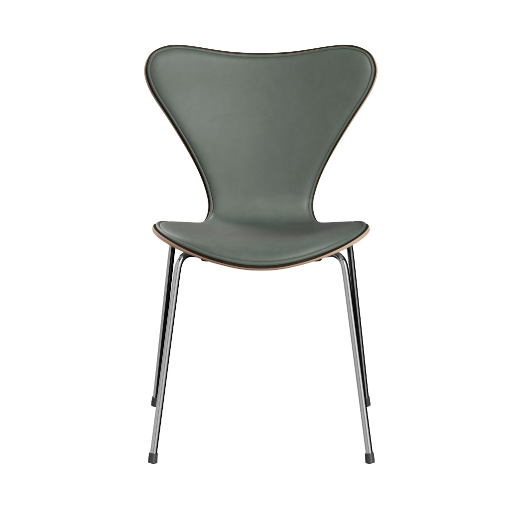 Fritz Hansen - 3107 stol, naturfiner og forsidepolstret i Grace læder - Mørkbejdset eg - Concrete Grey læder - Krom stel - Jacobsen Plus
