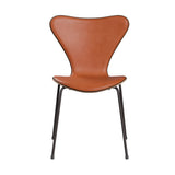 Fritz Hansen - 3107 stol, naturfiner og forsidepolstret i Grace læder - Mørkbejdset eg - Valnød læder - Warm Graphite stel - Jacobsen Plus