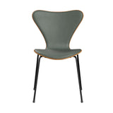 Fritz Hansen - 3107 stol, naturfiner og forsidepolstret i Grace læder - Elm - Concrete Grey læder - Sort stel - Jacobsen Plus