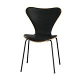 Fritz Hansen - 3107 stol, naturfiner og forsidepolstret i Grace læder - Eg - Sort læder - Sort stel - Jacobsen Plus