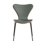 Fritz Hansen - 3107 stol, naturfiner og forsidepolstret i Grace læder - Eg - Concrete Grey læder - Brown Bronze stel - Jacobsen Plus