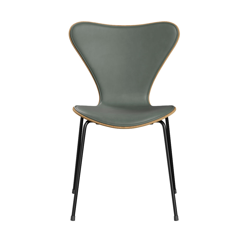 Fritz Hansen - 3107 stol, naturfiner og forsidepolstret i Grace læder - Eg - Concrete Grey læder - Sort stel - Jacobsen Plus