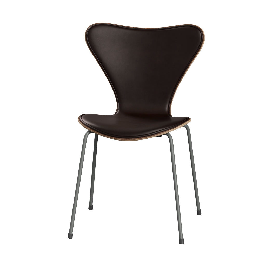 Fritz Hansen - 3107 stol, naturfiner og forsidepolstret i Grace læder - Valnød - Mørk brun læder - Silver Grey stel - Jacobsen Plus