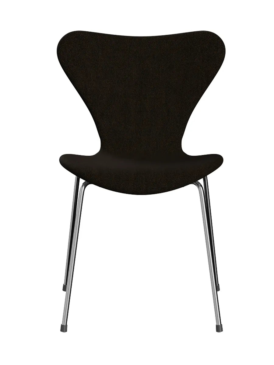 3107 Serie 7, fuldpolstret af Arne Jacobsen - Hallingdal / 370 Sort-brun - Jacobsen Plus