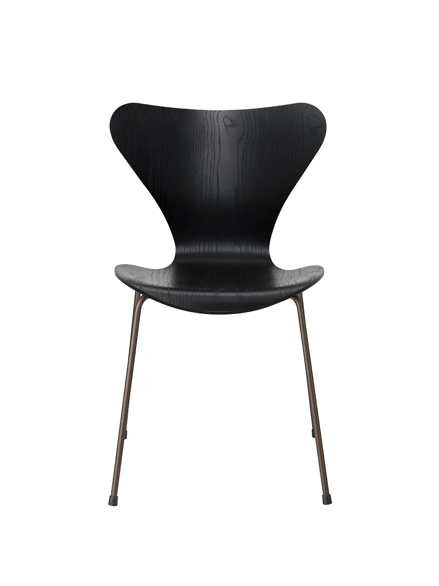3107 Serie 7 stol i farvet ask af Arne Jacobsen - Sort / Brown Bronze - Jacobsen Plus