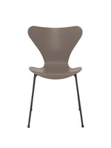 3107 Serie 7 stol i farvet ask af Arne Jacobsen - Deep Clay / Warm Graphite - Jacobsen Plus