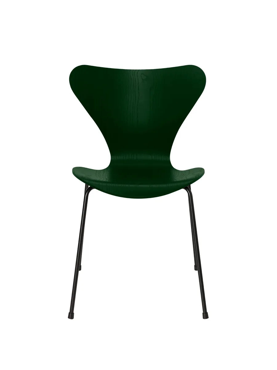 3107 Serie 7 stol i farvet ask af Arne Jacobsen