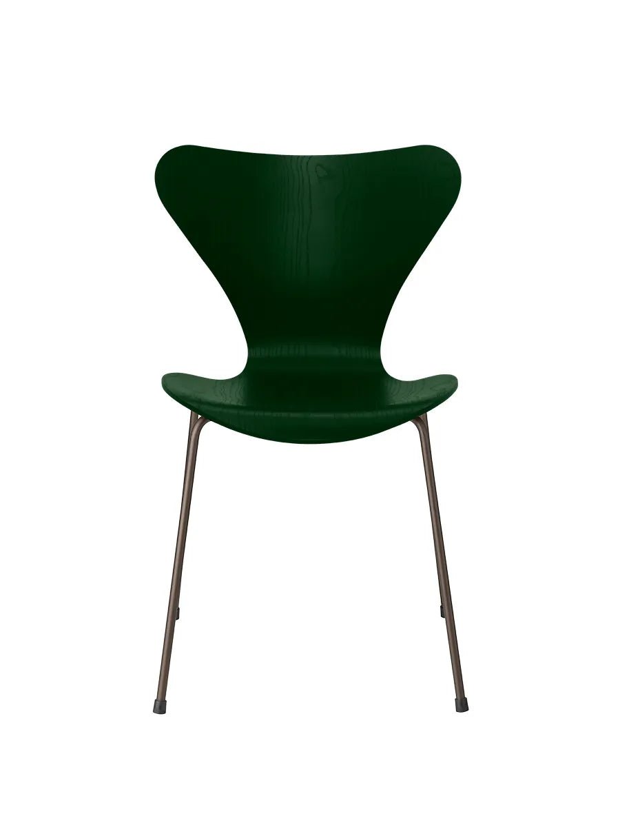 3107 Serie 7 stol i farvet ask af Arne Jacobsen