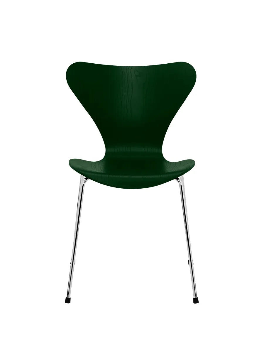 3107 Serie 7 stol i farvet ask af Arne Jacobsen