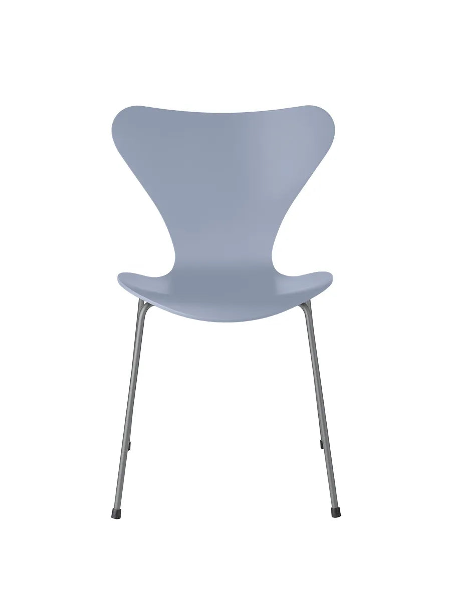 3107 Serie 7 stol lakeret af Arne Jacobsen - Lavender Blue / Silver Grey - Jacobsen Plus