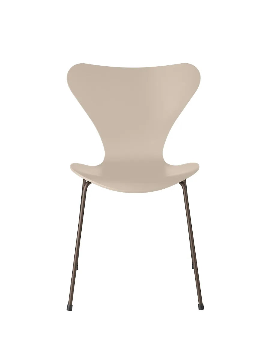 3107 Serie 7 stol lakeret af Arne Jacobsen - Light Beige / Brown Bronze - Jacobsen Plus