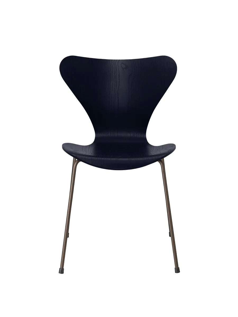 3107 Serie 7 stol i farvet ask af Arne Jacobsen - Midnight Blue / Brown Bronze - Jacobsen Plus