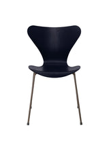 3107 Serie 7 stol i farvet ask af Arne Jacobsen - Midnight Blue / Brown Bronze - Jacobsen Plus
