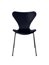 3107 Serie 7 stol lakeret af Arne Jacobsen - Midnight Blue / Sort - Jacobsen Plus