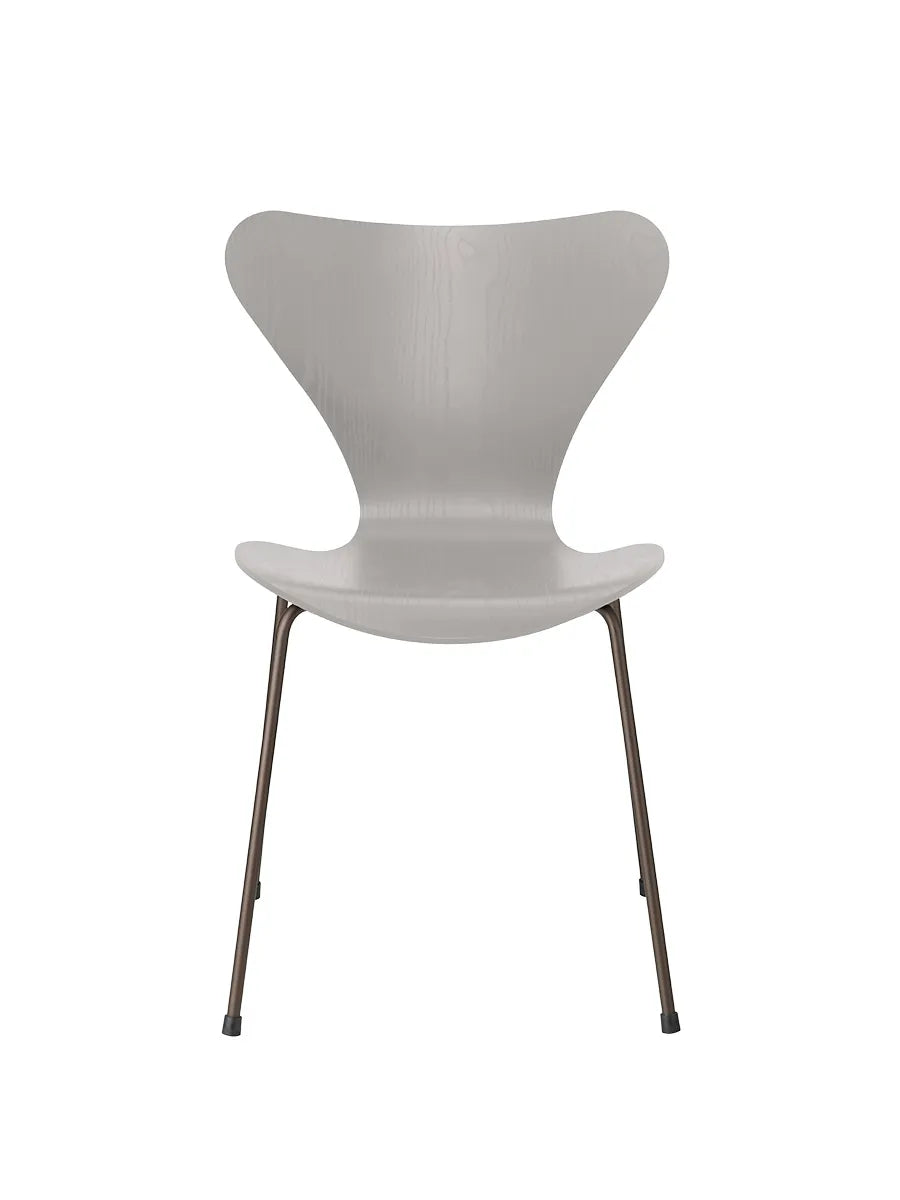 3107 Serie 7 stol i farvet ask af Arne Jacobsen - Nine Grey / Brown Bronze - Jacobsen Plus