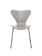 3107 Serie 7 stol i farvet ask af Arne Jacobsen - Nine Grey / Brown Bronze - Jacobsen Plus