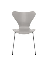 3107 Serie 7 stol i farvet ask af Arne Jacobsen - Nine Grey / Krom - Jacobsen Plus