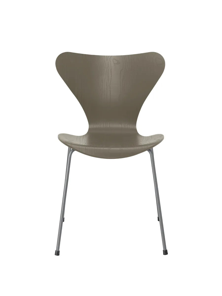 3107 Serie 7 stol i farvet ask af Arne Jacobsen - Olive Green / Silver Grey - Jacobsen Plus