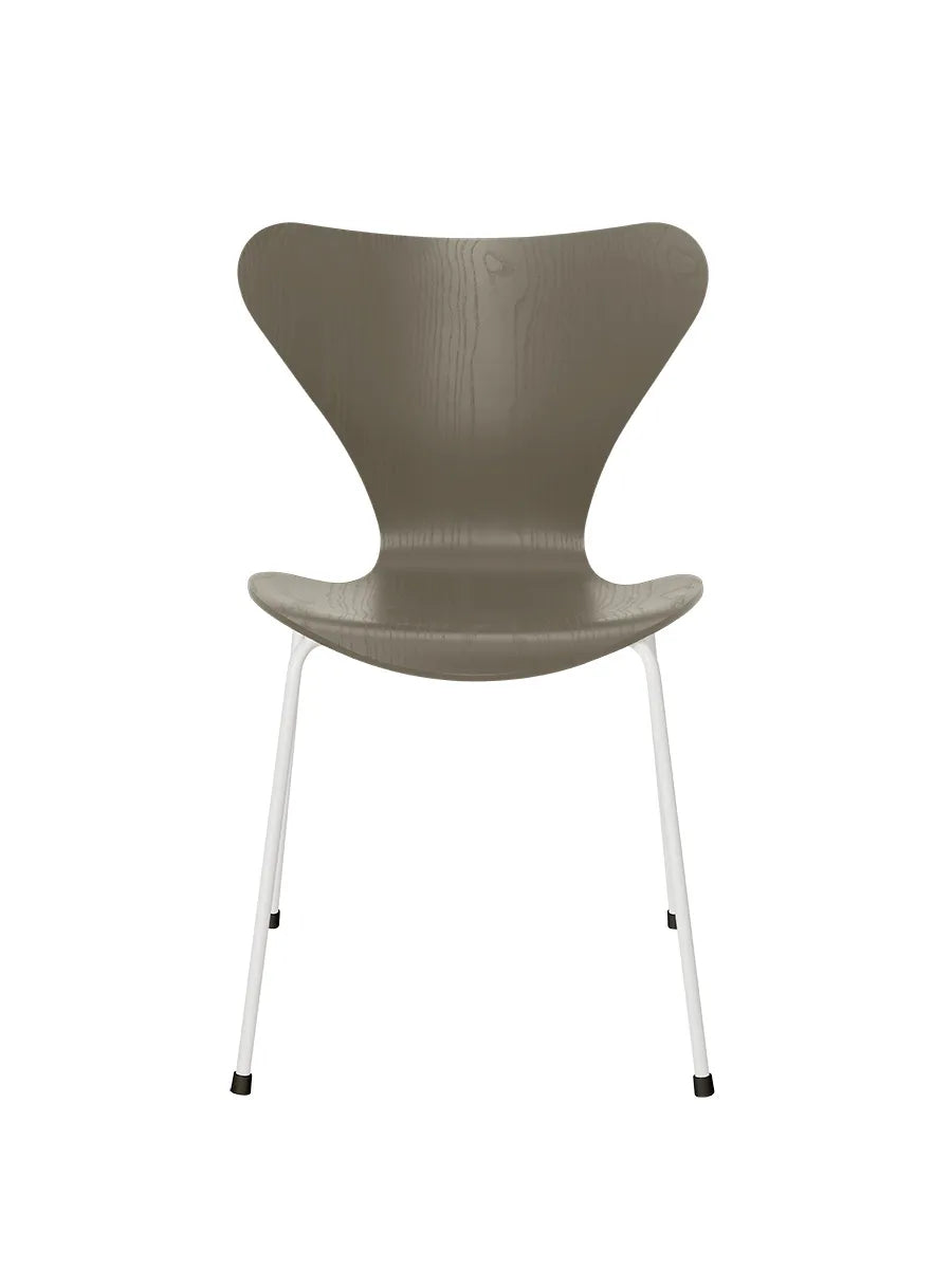 3107 Serie 7 stol i farvet ask af Arne Jacobsen - Olive Green / Hvid - Jacobsen Plus
