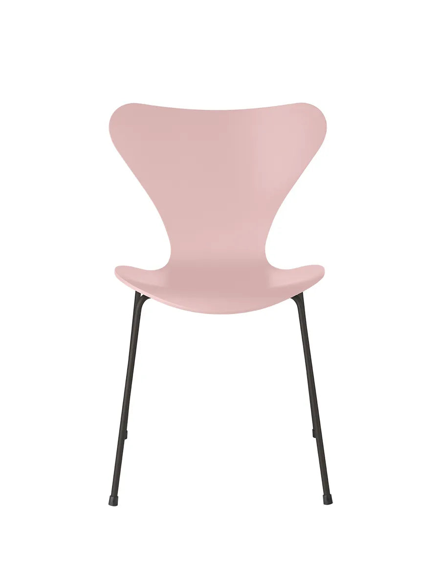 3107 Serie 7 stol lakeret af Arne Jacobsen