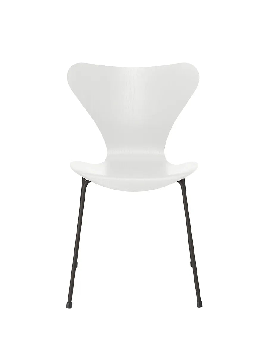 3107 Serie 7 stol i farvet ask af Arne Jacobsen - Hvid / Warm Graphite - Jacobsen Plus